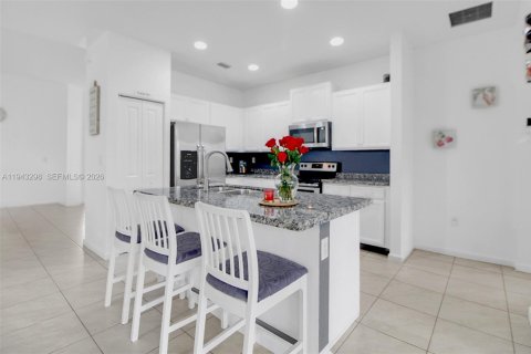 House in Homestead, Florida 4 bedrooms, 169.45 sq.m. № 2002943 - photo 12