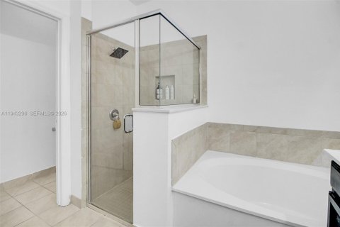 House in Homestead, Florida 4 bedrooms, 169.45 sq.m. № 2002943 - photo 28