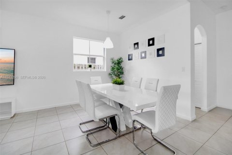 House in Homestead, Florida 4 bedrooms, 169.45 sq.m. № 2002943 - photo 9