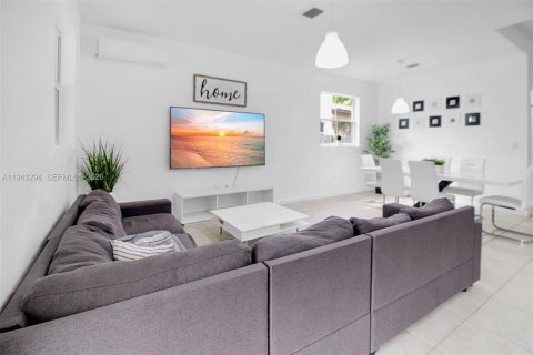 House in Homestead, Florida 4 bedrooms, 169.45 sq.m. № 2002943 - photo 10