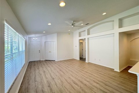 Casa en alquiler en Land O' Lakes, Florida, 2 dormitorios, 124.58 m2 № 2284701 - foto 4
