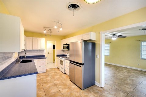 House in Bradenton, Florida 2 bedrooms, 120.59 sq.m. № 1914429 - photo 6