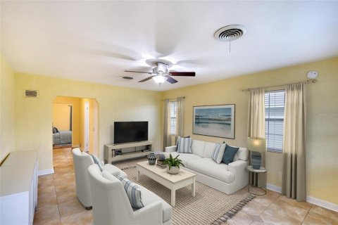House in Bradenton, Florida 2 bedrooms, 120.59 sq.m. № 1914429 - photo 8