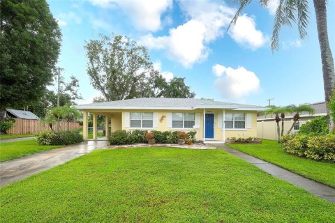 House in Bradenton, Florida 2 bedrooms, 120.59 sq.m. № 1914429 - photo 1