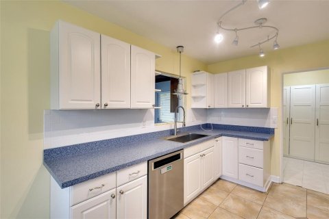 House in Bradenton, Florida 2 bedrooms, 120.59 sq.m. № 1914429 - photo 5