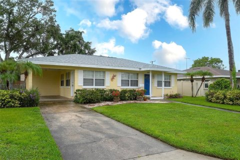 House in Bradenton, Florida 2 bedrooms, 120.59 sq.m. № 1914429 - photo 2