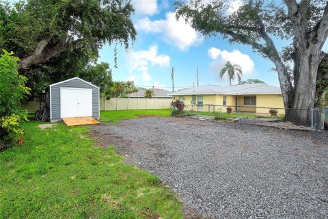 House in Bradenton, Florida 2 bedrooms, 120.59 sq.m. № 1914429 - photo 24