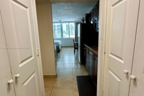 Copropriété à vendre à Sunny Isles Beach, Floride: 33.44 m2 № 1962243 - photo 2