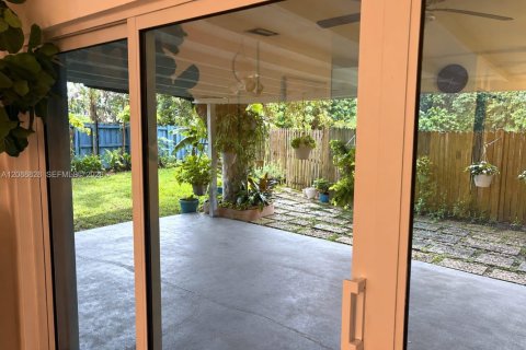 Villa ou maison à vendre à Cutler Bay, Floride: 4 chambres, 124.95 m2 № 2368032 - photo 5