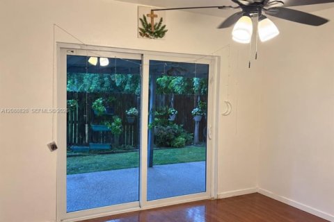 Villa ou maison à vendre à Cutler Bay, Floride: 4 chambres, 124.95 m2 № 2368032 - photo 8