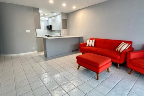Condominio en alquiler en Fort Lauderdale, Florida, 1 dormitorio, 70.23 m2 № 2270924 - foto 2