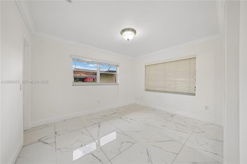 House in Miami, Florida 4 bedrooms, 142.51 sq.m. № 2292008 - photo 19