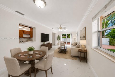 House in Miami, Florida 4 bedrooms, 142.51 sq.m. № 2292008 - photo 10