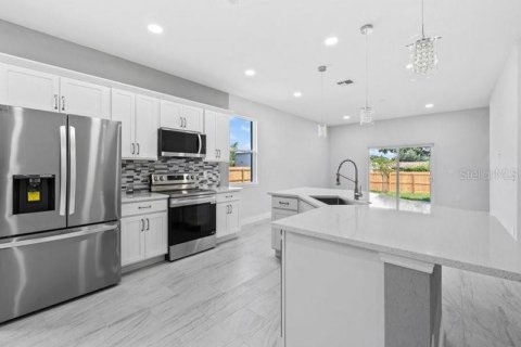 Casa en venta en Melbourne, Florida, 4 dormitorios, 186.92 m2 № 1911255 - foto 4
