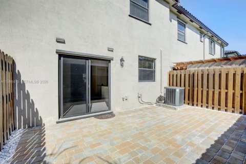 Adosado en venta en Miami, Florida, 3 dormitorios, 158.03 m2 № 2043451 - foto 24