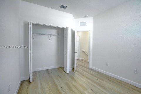 Adosado en venta en Miami, Florida, 3 dormitorios, 158.03 m2 № 2043451 - foto 17