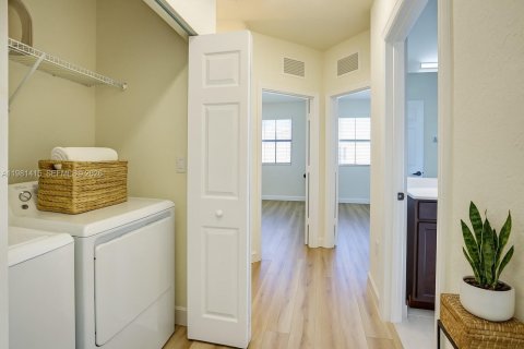 Adosado en venta en Miami, Florida, 3 dormitorios, 158.03 m2 № 2043451 - foto 12