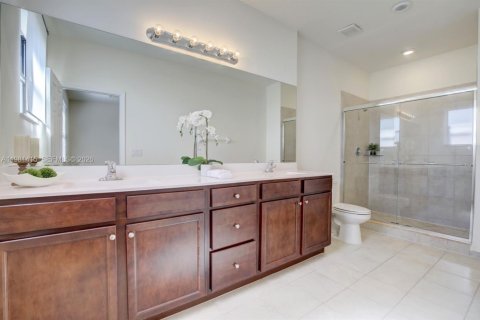 Adosado en venta en Miami, Florida, 3 dormitorios, 158.03 m2 № 2043451 - foto 16