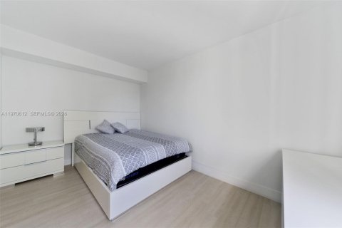 Condo in Miami Beach, Florida, 2 bedrooms  № 2052869 - photo 14