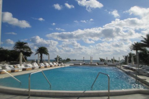 Condo in Miami Beach, Florida, 2 bedrooms  № 2052869 - photo 30