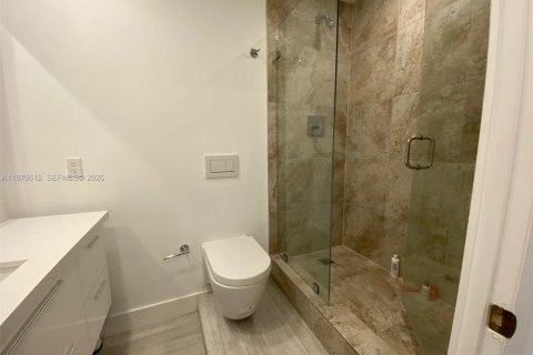 Condo in Miami Beach, Florida, 2 bedrooms  № 2052869 - photo 15