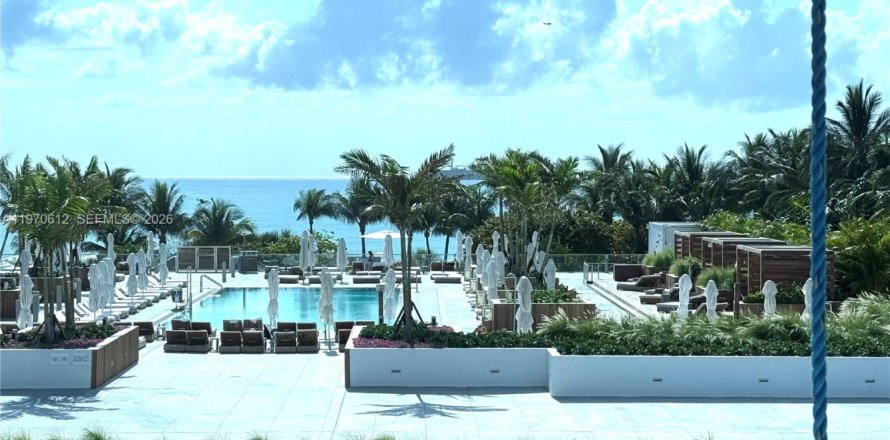 Condo in Miami Beach, Florida, 2 bedrooms  № 2052869