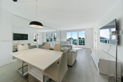 Condo in Miami Beach, Florida, 2 bedrooms  № 2052869 - photo 5