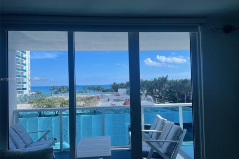 Condo in Miami Beach, Florida, 2 bedrooms  № 2052869 - photo 3