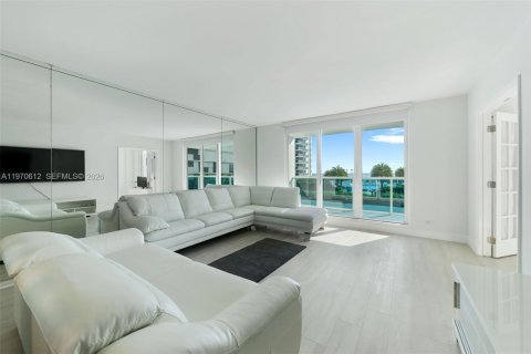 Condo in Miami Beach, Florida, 2 bedrooms  № 2052869 - photo 7