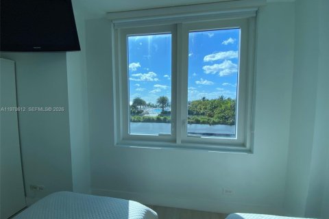 Condo in Miami Beach, Florida, 2 bedrooms  № 2052869 - photo 12