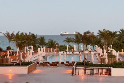 Condo in Miami Beach, Florida, 2 bedrooms  № 2052869 - photo 2