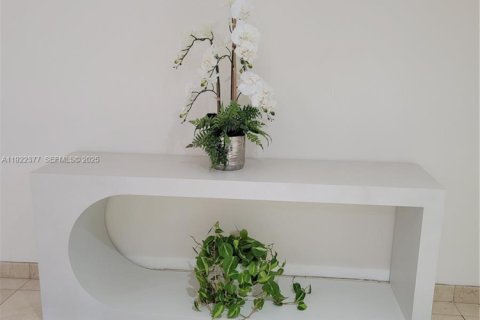 Condominio en venta en Miami Beach, Florida, 1 dormitorio, 110.55 m2 № 1976455 - foto 26