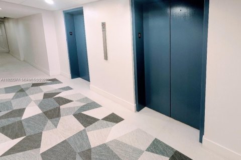 Condominio en venta en Miami Beach, Florida, 1 dormitorio, 110.55 m2 № 1976455 - foto 24