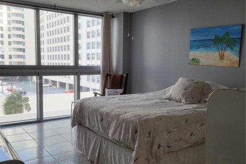 Condominio en venta en Miami Beach, Florida, 1 dormitorio, 110.55 m2 № 1976455 - foto 13
