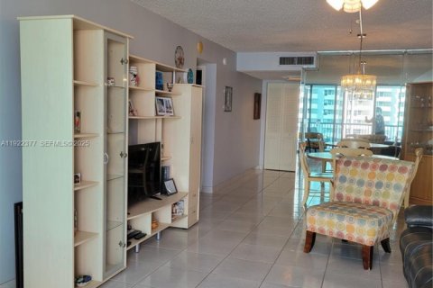 Condo in Miami Beach, Florida, 1 bedroom  № 1976455 - photo 3