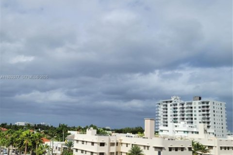 Condo in Miami Beach, Florida, 1 bedroom  № 1976455 - photo 2