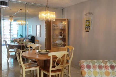 Condo in Miami Beach, Florida, 1 bedroom  № 1976455 - photo 4