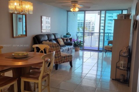 Condo in Miami Beach, Florida, 1 bedroom  № 1976455 - photo 5