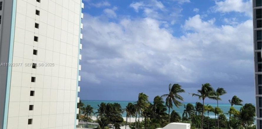 Condo in Miami Beach, Florida, 1 bedroom  № 1976455