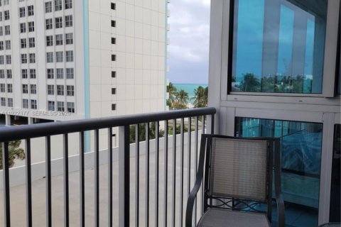 Condo in Miami Beach, Florida, 1 bedroom  № 1976455 - photo 6