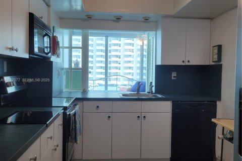 Condo in Miami Beach, Florida, 1 bedroom  № 1976455 - photo 8