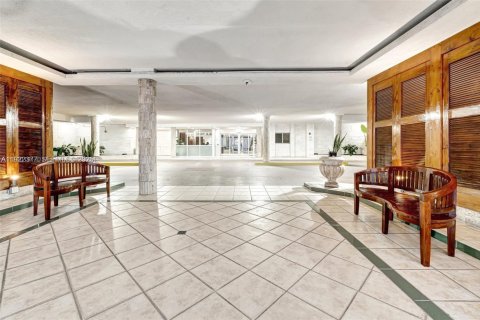 Condominio en venta en Miami Beach, Florida, 1 dormitorio, 110.55 m2 № 1976455 - foto 25