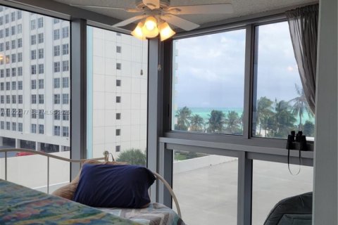 Condo in Miami Beach, Florida, 1 bedroom  № 1976455 - photo 7