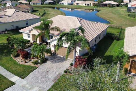 House in Kissimmee, Florida 4 bedrooms, 178.65 sq.m. № 1543718 - photo 1