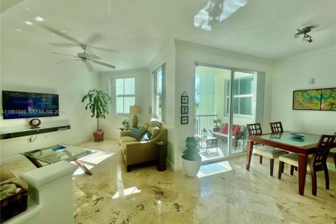 Copropriété à louer à Surfside, Floride: 1 chambre, 72.46 m2 № 2062987 - photo 3