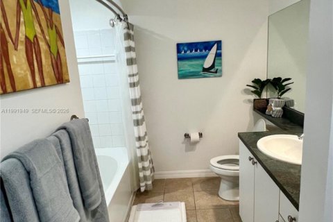 Copropriété à louer à Surfside, Floride: 1 chambre, 72.46 m2 № 2062987 - photo 11