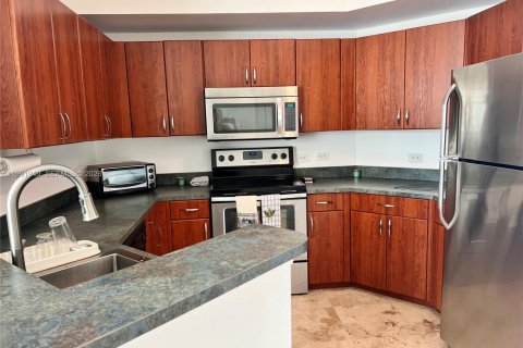 Copropriété à louer à Surfside, Floride: 1 chambre, 72.46 m2 № 2062987 - photo 8