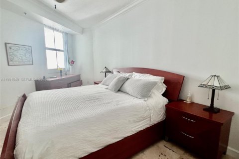 Copropriété à louer à Surfside, Floride: 1 chambre, 72.46 m2 № 2062987 - photo 13
