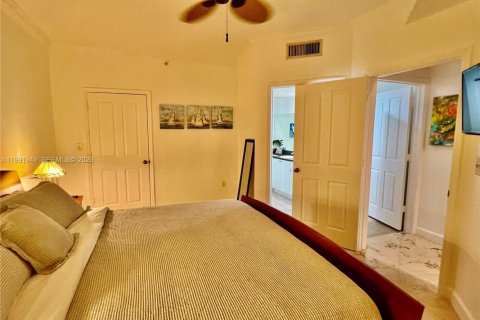 Copropriété à louer à Surfside, Floride: 1 chambre, 72.46 m2 № 2062987 - photo 15
