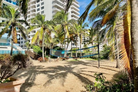 Copropriété à louer à Surfside, Floride: 1 chambre, 72.46 m2 № 2062987 - photo 24